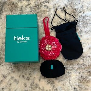 Pink flower, box and bags    No shoes